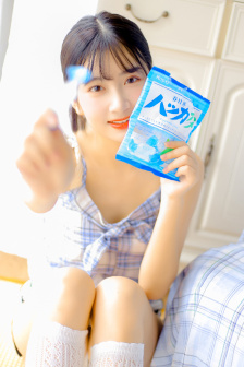 我趁老师睡觉摸她奶脱她内裤